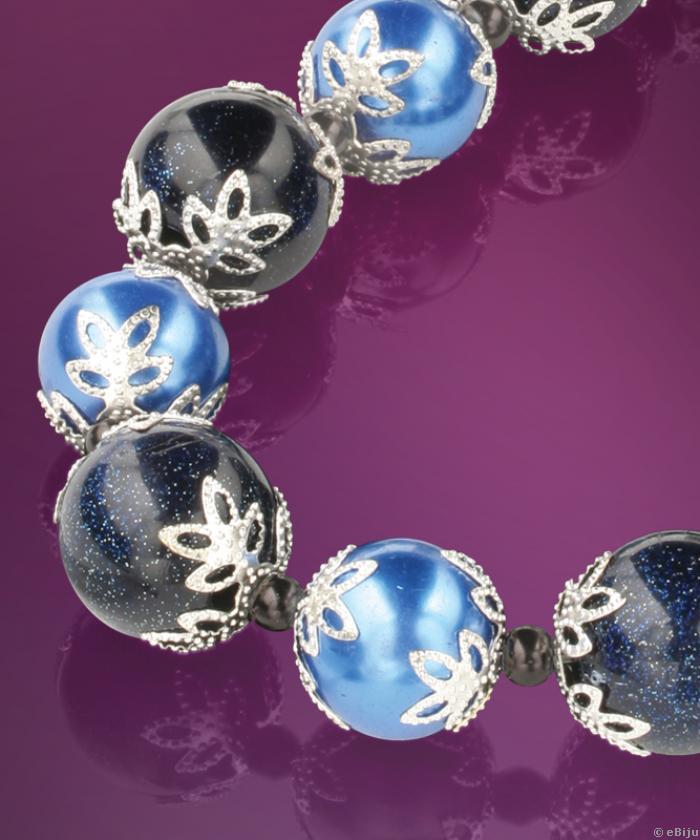 Kék-fekete üveg- és szintetikus gyöngyökből készült nyaklánc