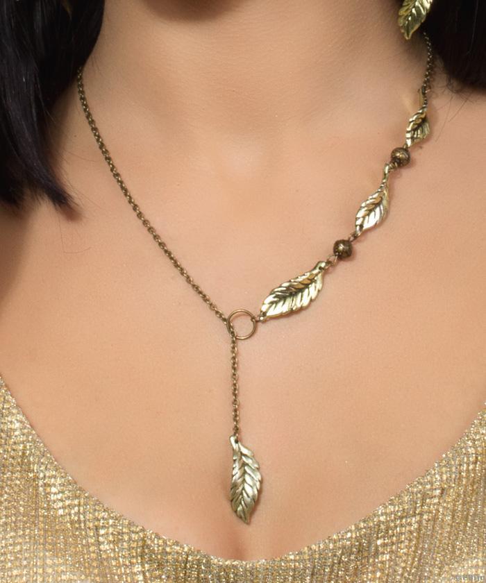 Assszimetrikus Y formájú nyaklánc, bronzszínű falevelekkel