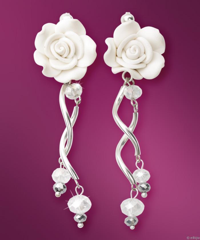 Fehér fimó rózsa fülbevaló kristályokkal 