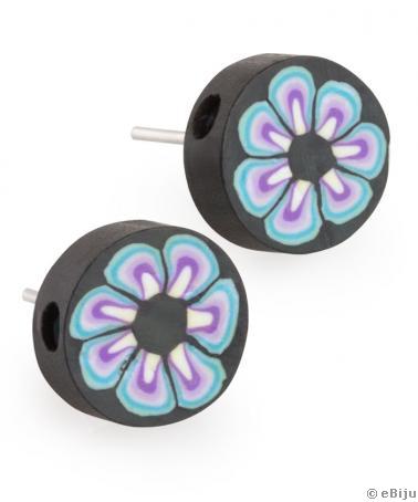 Fekete fimo fülbevaló, lila-kék virágokkal