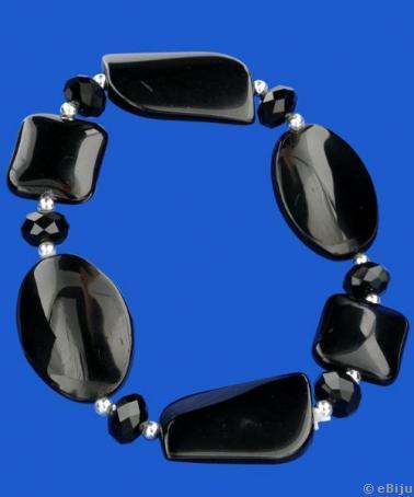 Fekete onix karkötő üvegkristályokkal