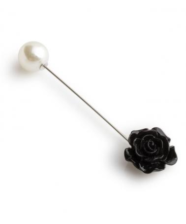 Fekete rózsás bross, fehér üveggyöngyel