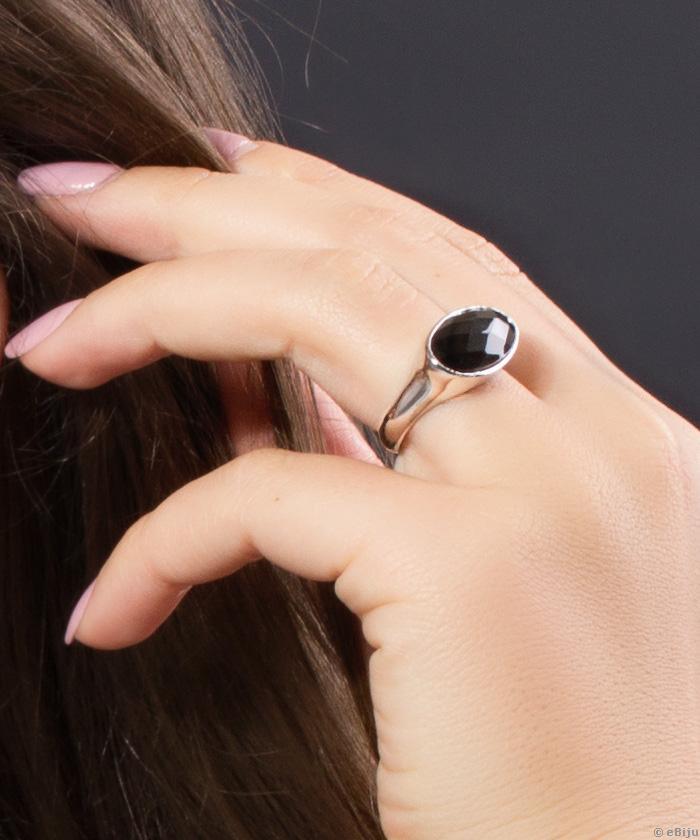 Gyűrű fekete, ovális kristállyal