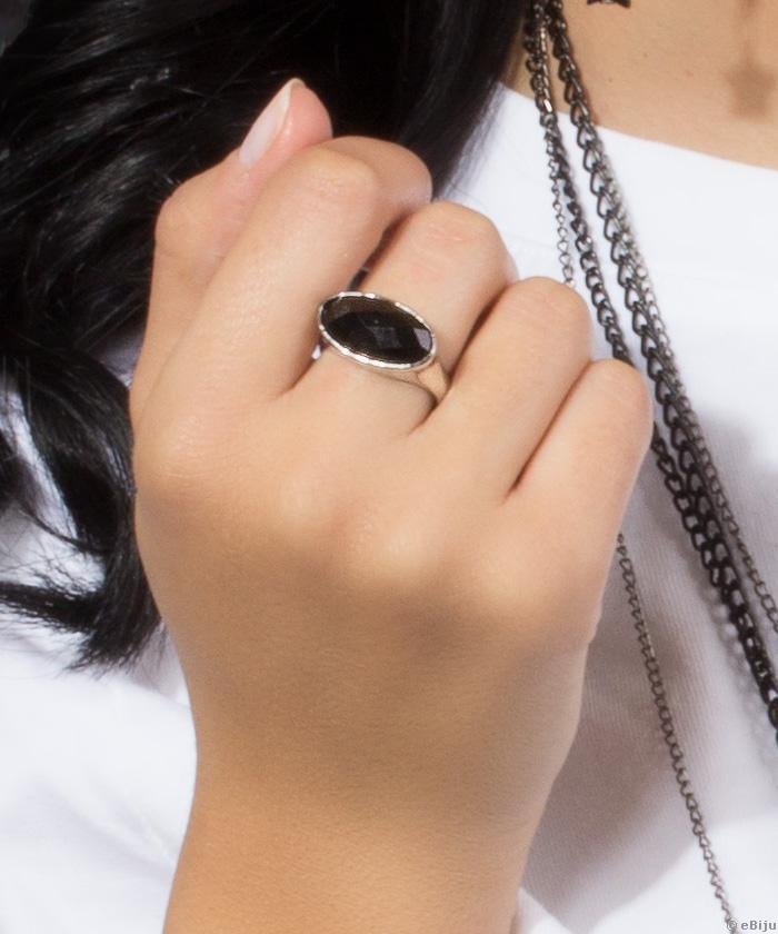 Gyűrű fekete, ovális kristállyal