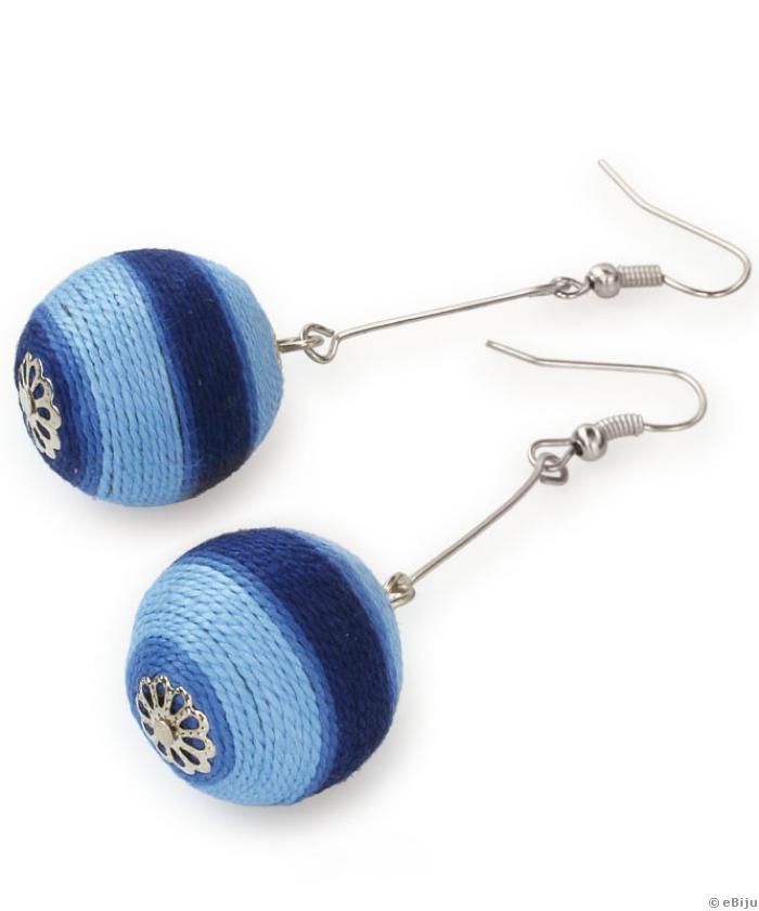 Kék textilgyöngyből készült fülbevaló