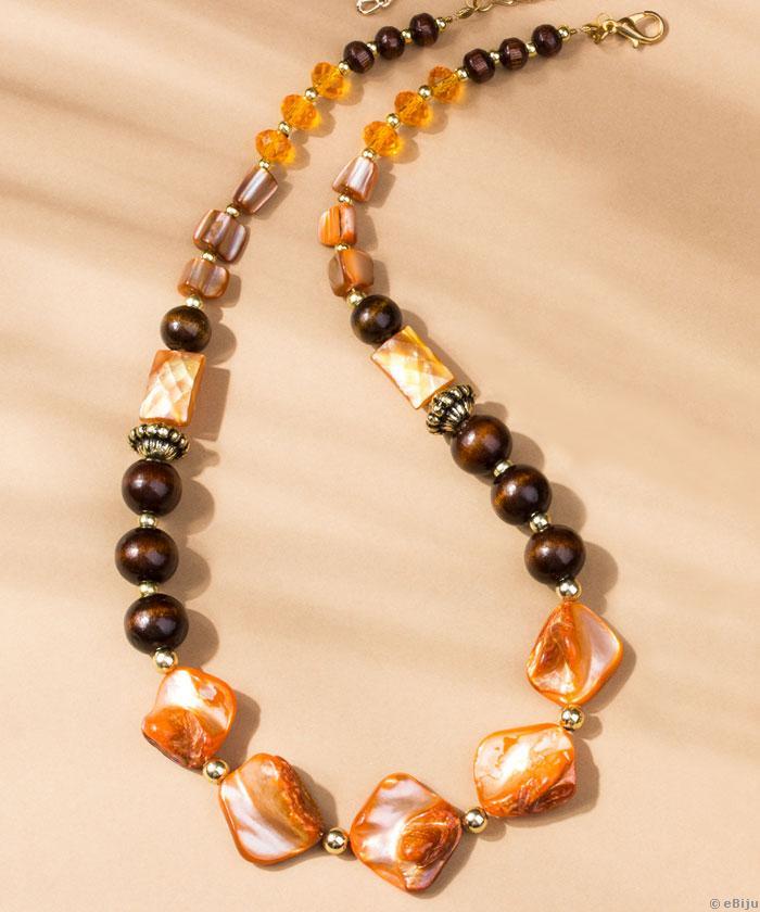 Narancssárga gyöngyházas nyakék, fa gyöngyökkel és kristályokkal