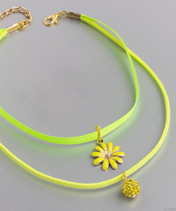 Neon sárga choker típusú nyakék virággal és shamballa gyönggyel