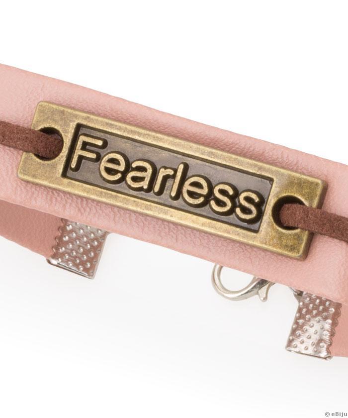 Poros rózsaszín karkötő, bronzszínű fém lappal, Fearless  felirattal