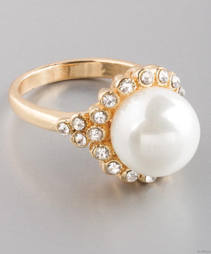 Aranyszínű gyűrű, fehér üveggyöngy apró kristályokkal, 18 mm
