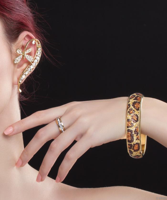 Aranyszínű pillangó "ear cuff" fülbevaló