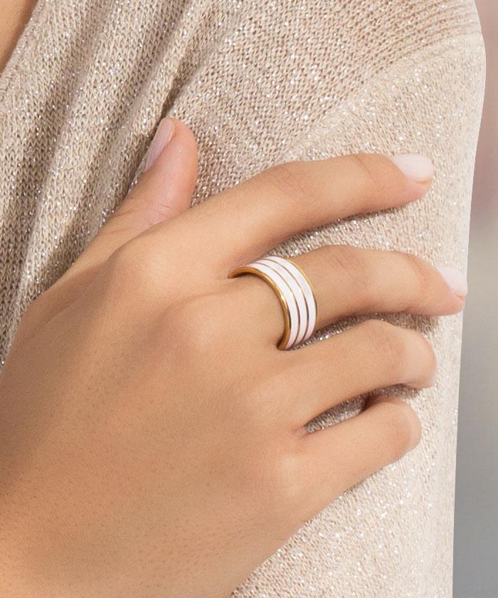 Aranyszínű rozsdamentes acél gyűrű, fehér vonalmintával, 17 mm