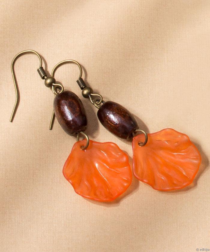 Barna fa gyöngyös fülbevaló, virágszirmokkal