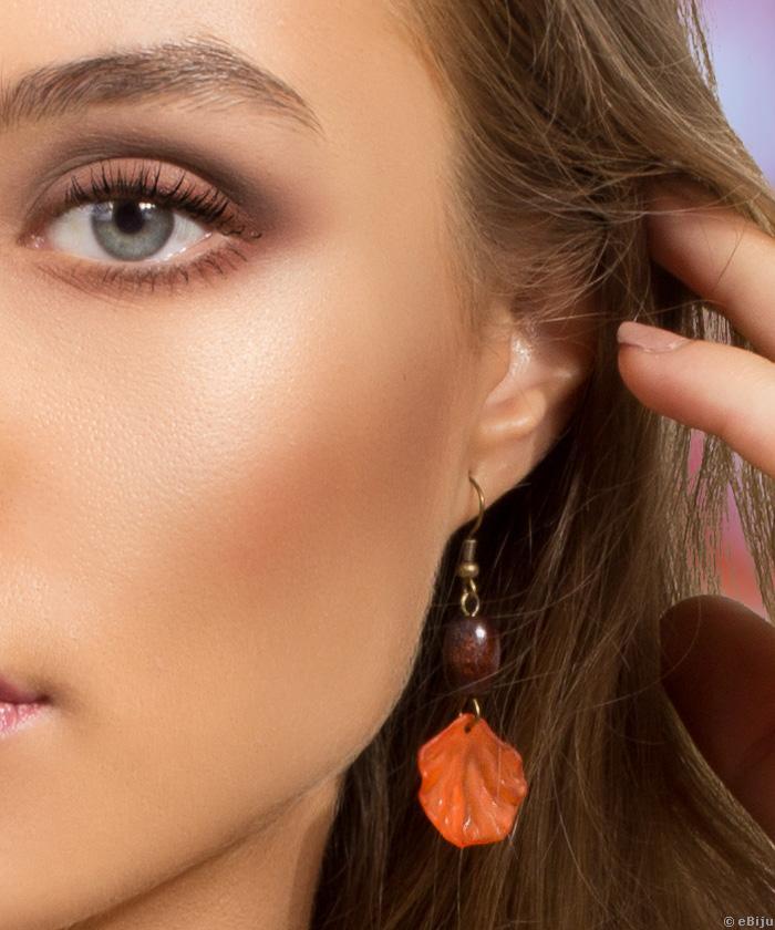 Barna fa gyöngyös fülbevaló, virágszirmokkal