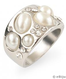Ezüstszínű fém gyűrű fehér üveggyöngyökkel és kristályokkal