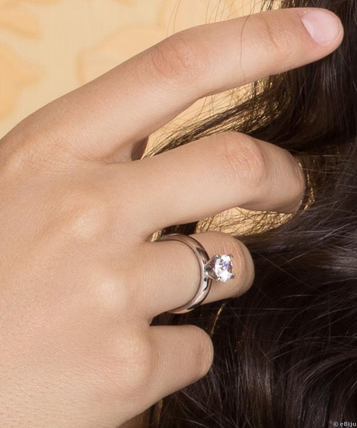 Ezüstszínű jeggyűrű típusú gyűrű, cirkónia kővel, 17 mm