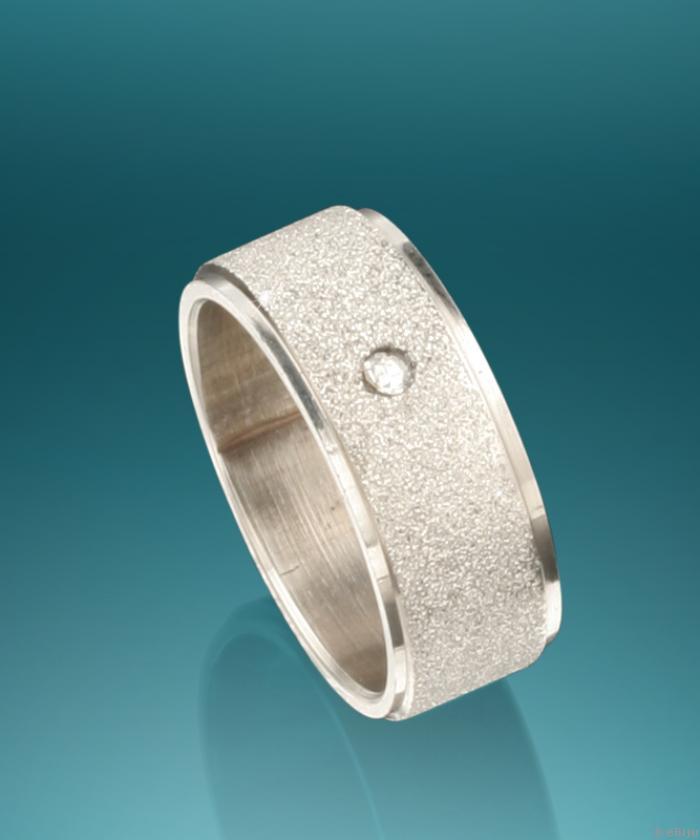 Ezüstszínű jeggyűrű típusú gyűrű fehér strasszal (17 mm)