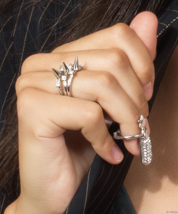 Ezüstszínű punk rock gyűrű, kristályokkal és tüskékkel