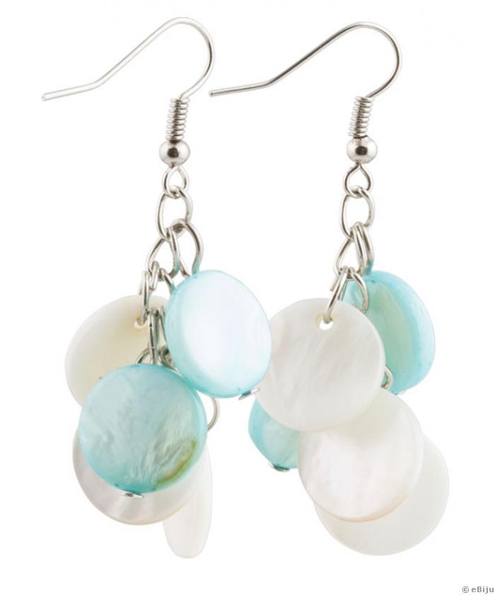 Fehér és világoskék gyöngyház fülbevaló, 
ezüstszínű láncon