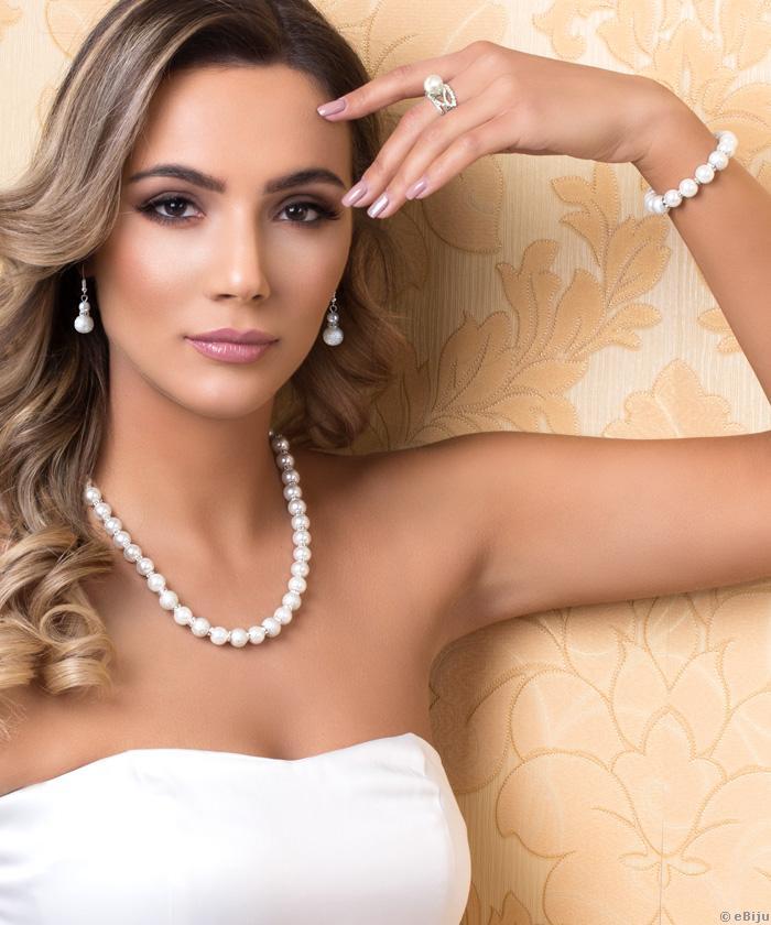 Fehér üveggyöngyös karkötő, szórt felületű gyöngyökkel