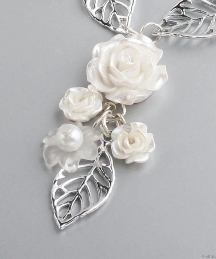 Fehér, Y formájú menyasszonyi nyakék, rózsákkal