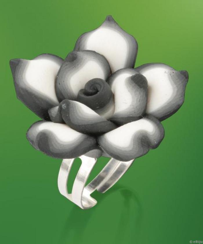 Fekete fehér virág gyűrű kézzel készült fimoból