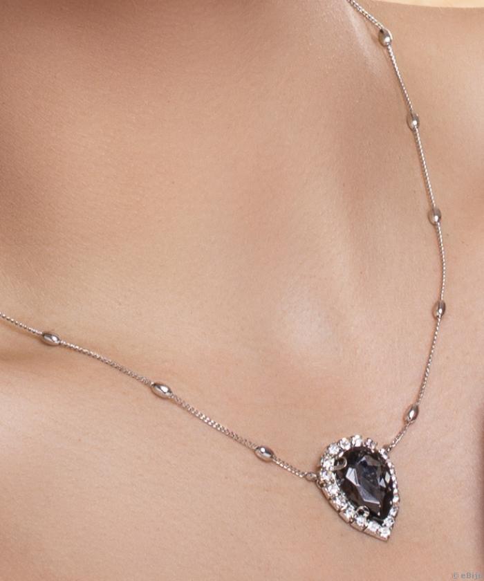 Fekete gyémánt színű, könnycsepp alakú kristály medál