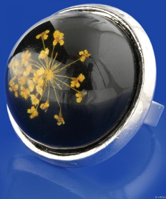 Fekete gyűrű sárga virágokkal