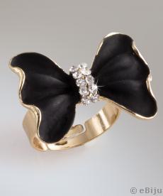Fekete masni gyűrű, fehér kristályokkal, aranyszínű fémből