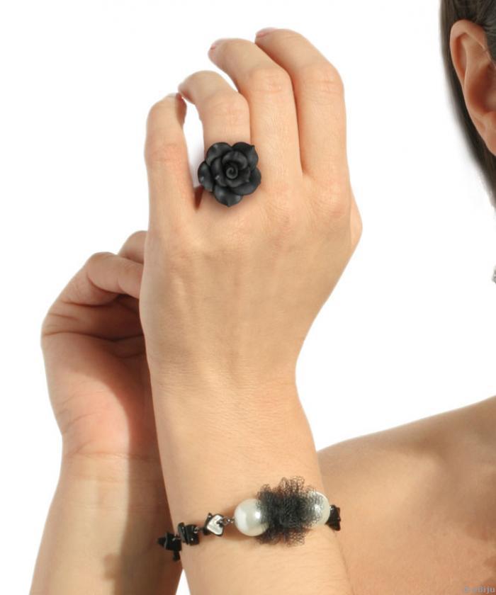 Fekete rózsa gyűrű, kézzel készült fimoból