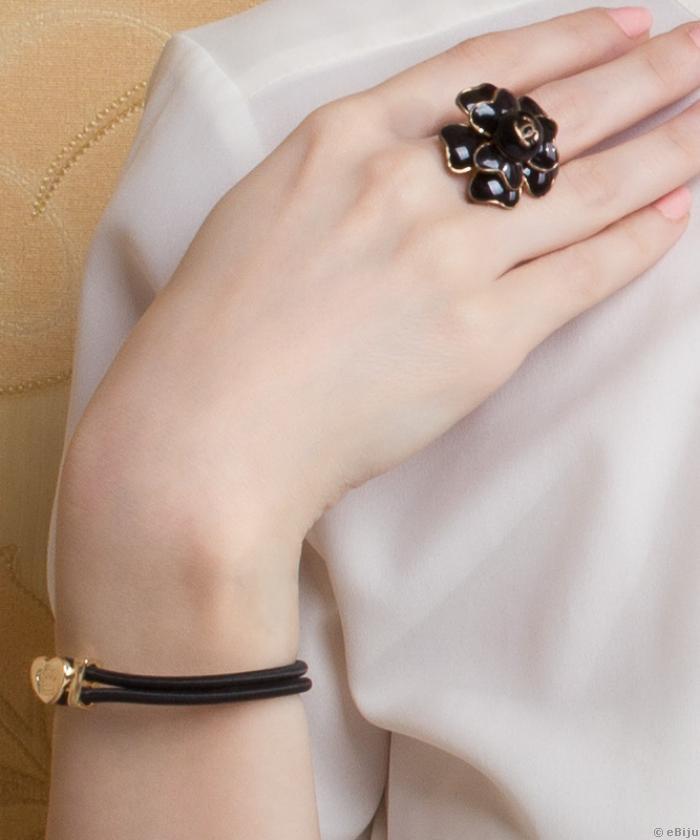 Fekete virág alakú CC gyűrű