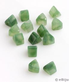 Háromszögű akril gyöngy, zöld, 0.7 x 1 cm