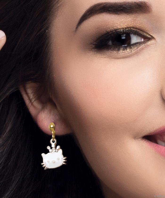 Hello Kitty fülbevaló, aranyszínű fém fehér kristályokkal