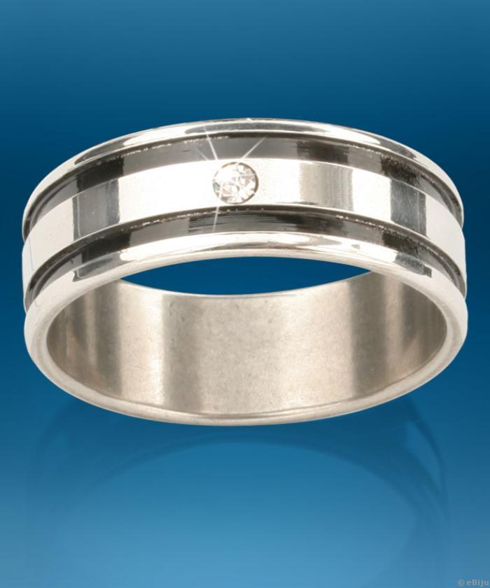 Inox gyűrű két fekete csíkkal és fehér kristállyal, 17 mm