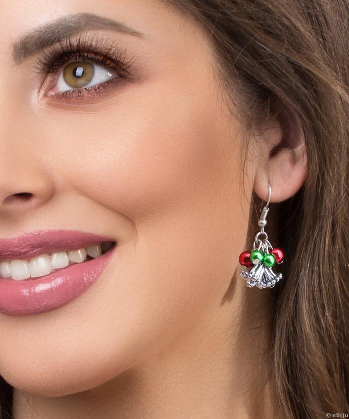 Karácsonyi csengő fülbevaló, zöld és piros akril gyöngyökkel
