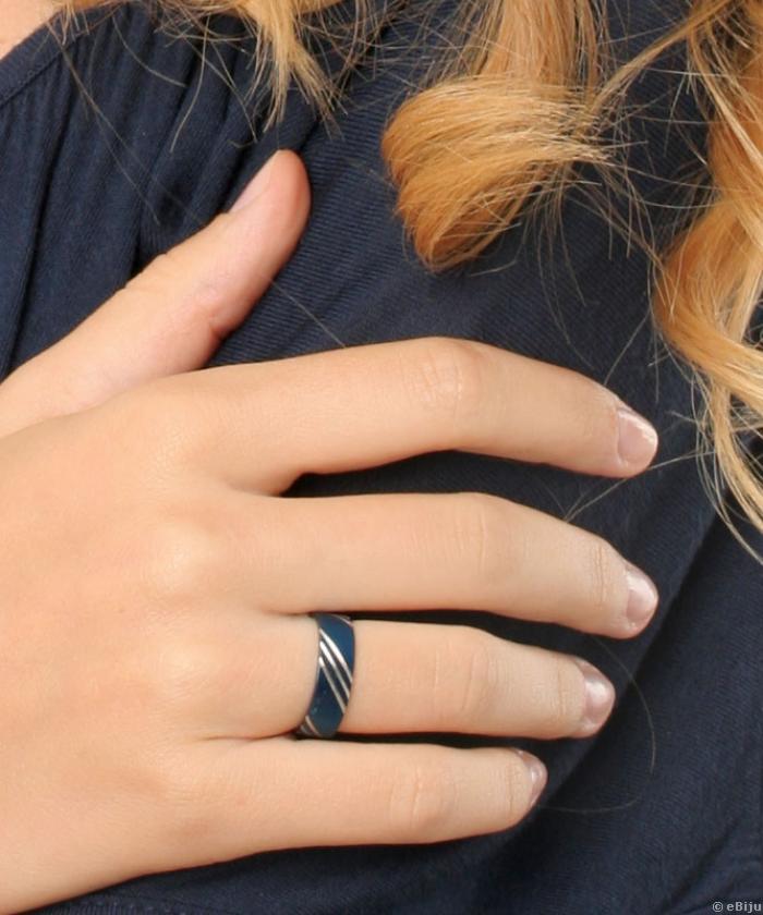 Kék uniszex gyűrű ezüst színű csíkokkal (méret 17)
