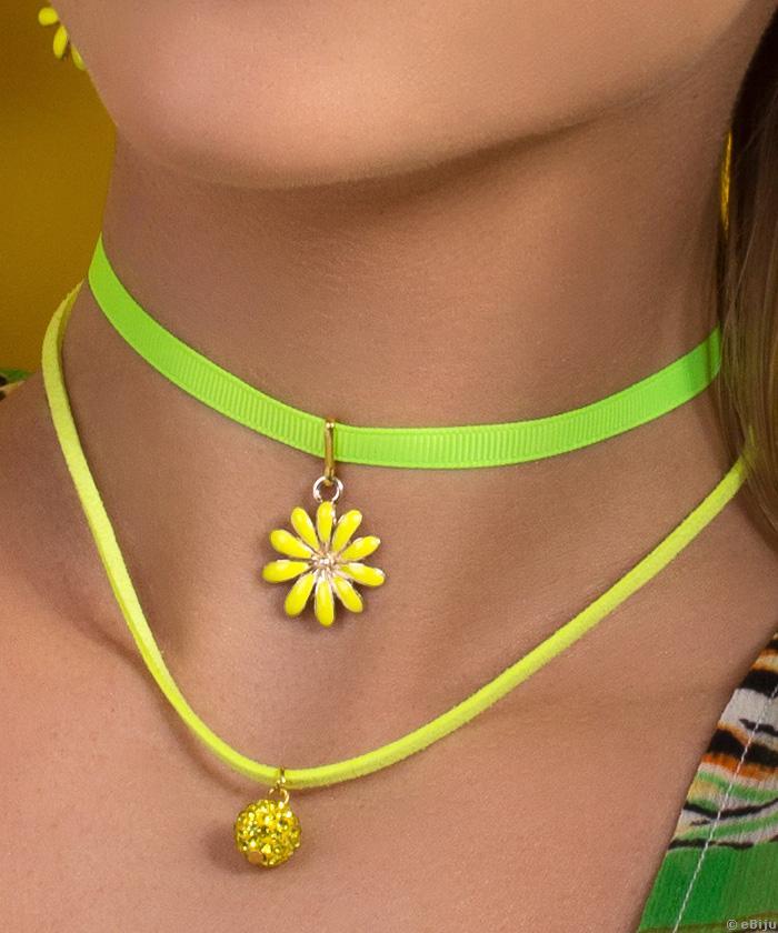 Neon sárga choker típusú nyakék virággal és shamballa gyönggyel