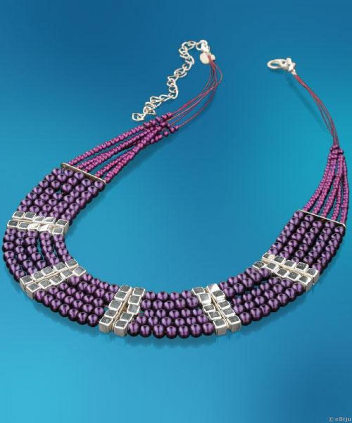 Ötsoros lila nyaklánc üveggyöngyökből és fémes fényű elemekből