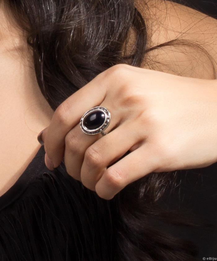 Ovális fekete köves gyűrű, 17 mm