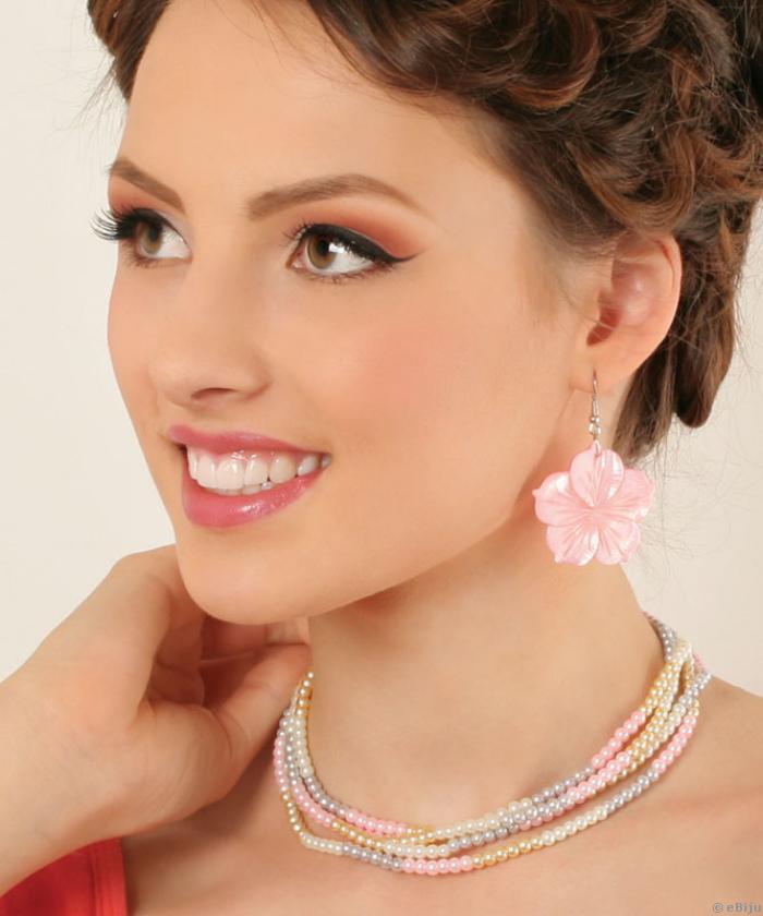 Pasztellszínű, többféleképpen hordható nyakék