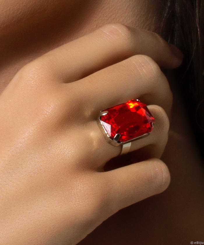Piros, négyzet alakú kristály gyűrű