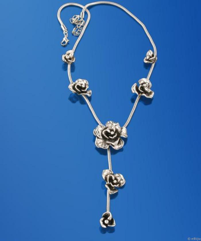 Rózsás nyaklánc, ezüst színű fémből