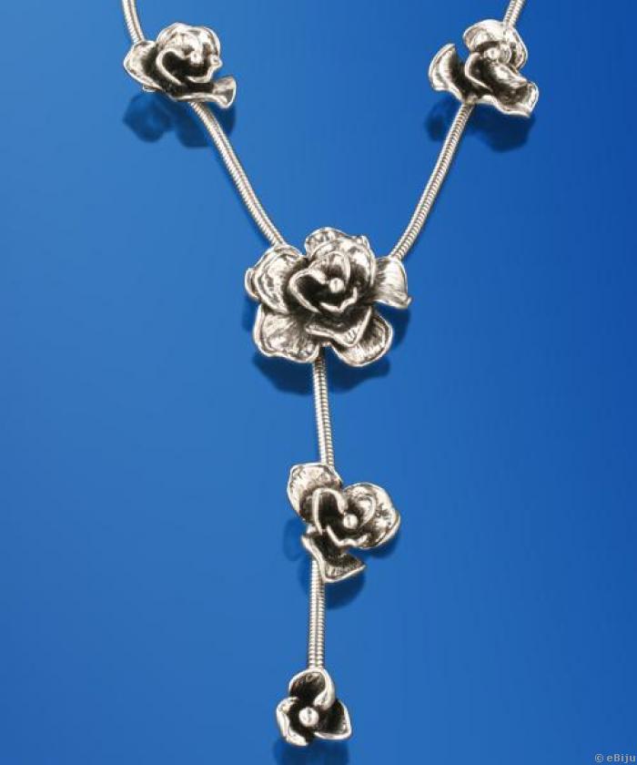 Rózsás nyaklánc, ezüst színű fémből