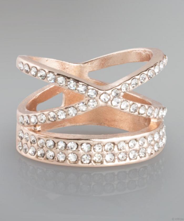 Rózsaszínes-aranszínű dupla gyűrű, fehér kristályokkal, 19 mm