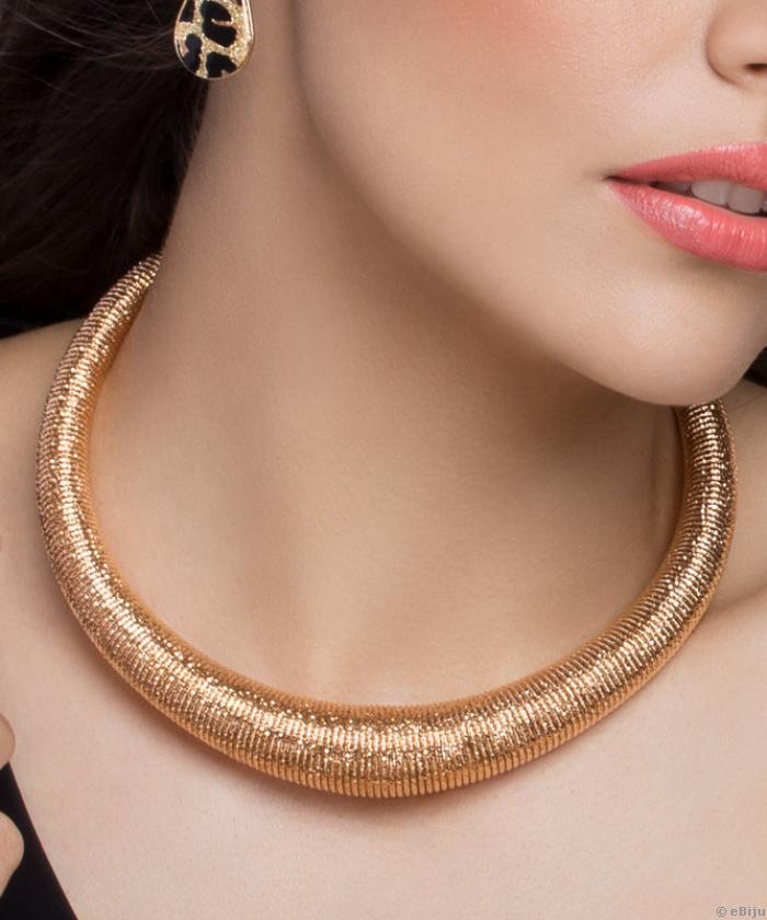 Rugó formájú aranyszínű fém nyakék