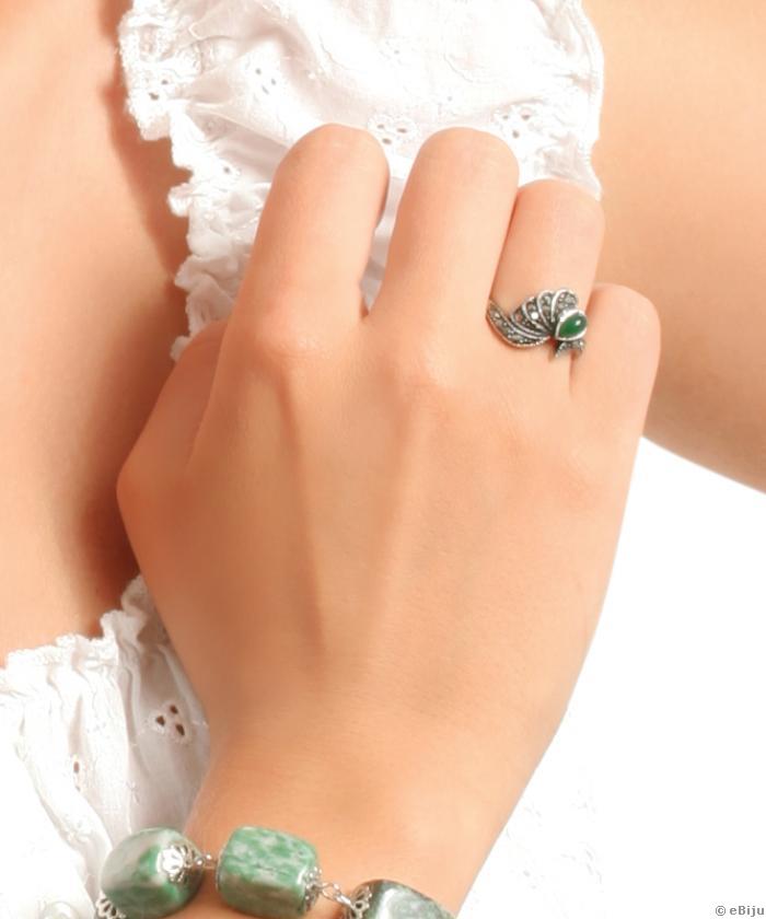 Stilizált legyező gyűrű, zöld kővel