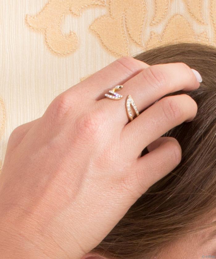 Stilizált leveles, aranyszínű gyűrű