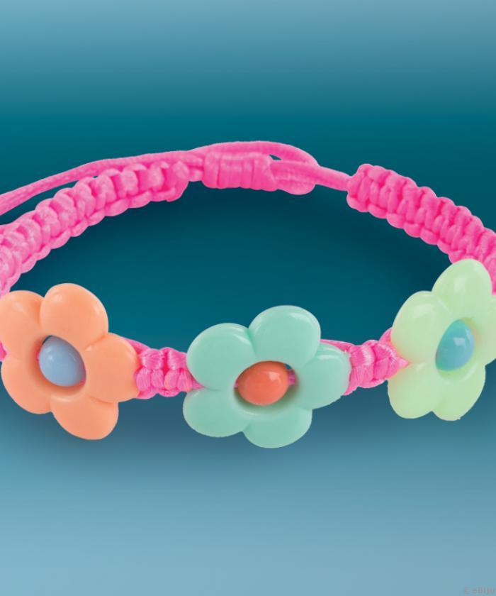 Színes virágos kislány  karkötő, rózsaszín fonott textilből