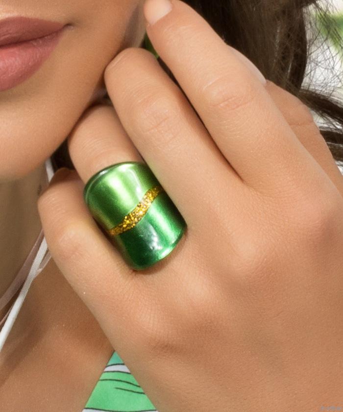 Zöld gyűrű aranyszínű sávval