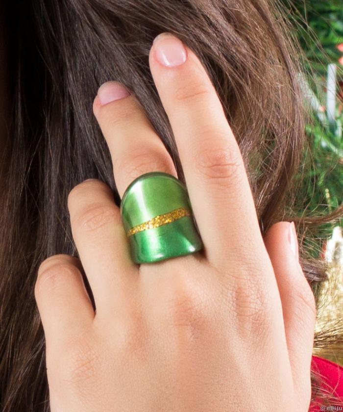 Zöld gyűrű aranyszínű
sávval (méret: 18 mm)
