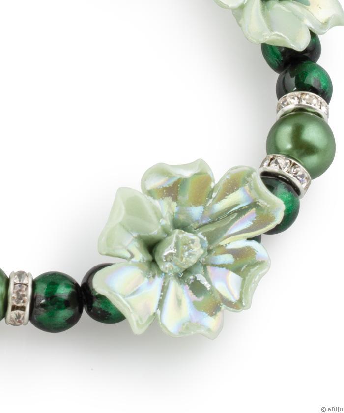 Zöld porcelán virágos nyakék,, üveggyöngyökkel